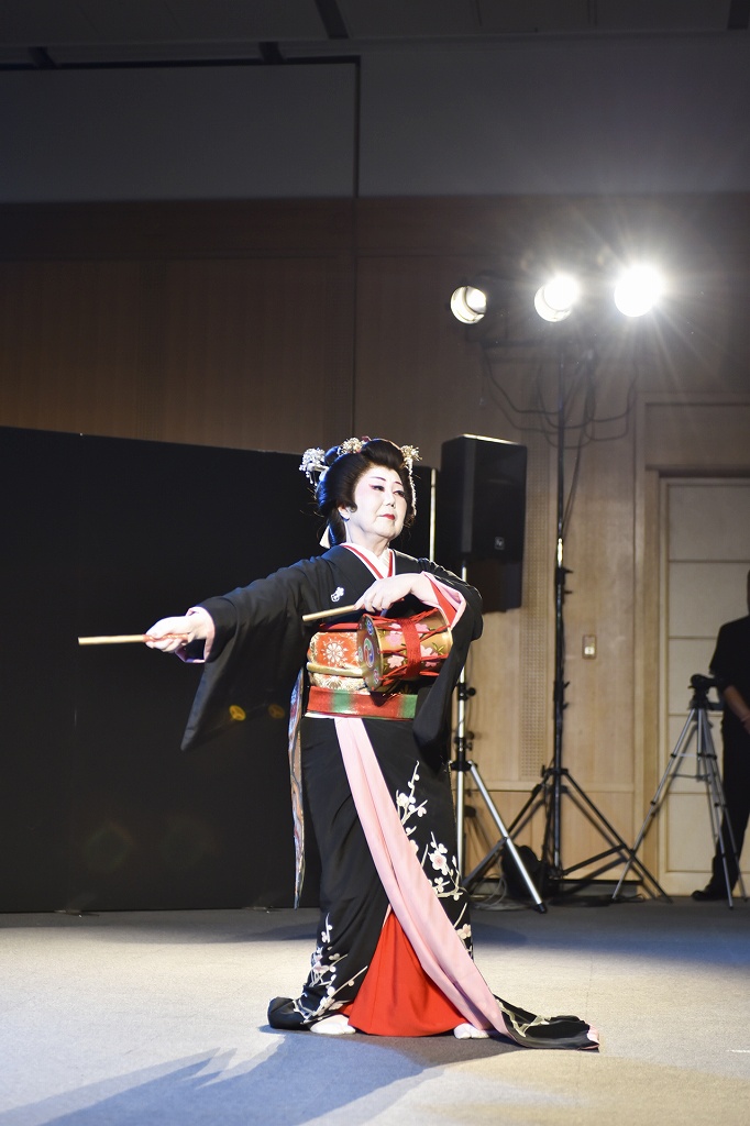 演舞：日本舞踊 | 第1回広島カルチュアルナイト | 規格外農産物を市場流通でおいしいを広島に | NPO法人ふぞろいプロジェクト