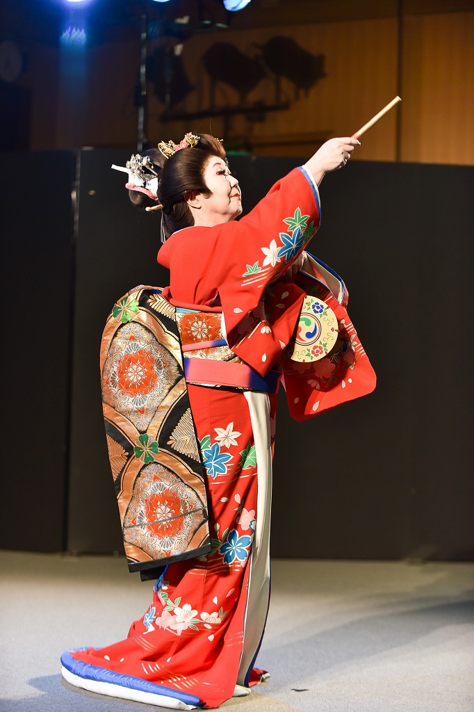 演舞日本舞踊1 | 第5回広島カルチュアルナイト | 規格外農産物を市場流通でおいしいを広島に | NPO法人ふぞろいプロジェクト
