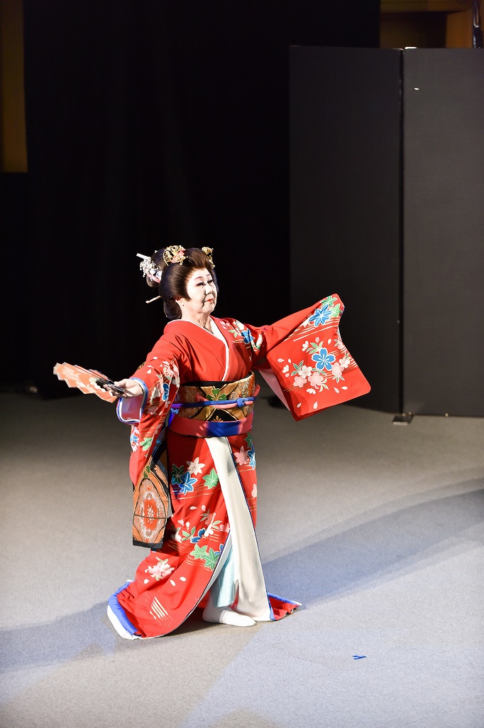 演舞日本舞踊2 | 第5回広島カルチュアルナイト | 規格外農産物を市場流通でおいしいを広島に | NPO法人ふぞろいプロジェクト