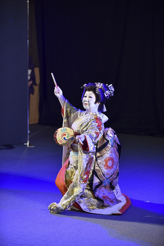 華やかな日本舞踊は人気 | 第10回広島カルチュアルナイト | 規格外農産物を市場流通でおいしいを広島に | NPO法人ふぞろいプロジェクト